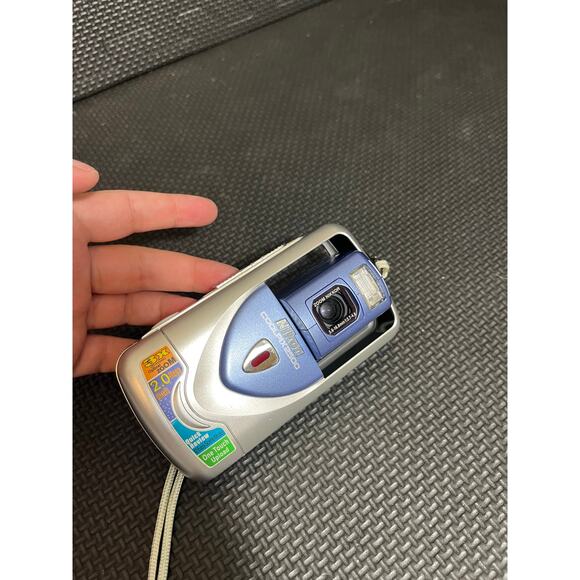 Nikon Coolpix 2500 2.0MP Digital Camera / Digicam / Retro Digital camera - Picture 7 of 7